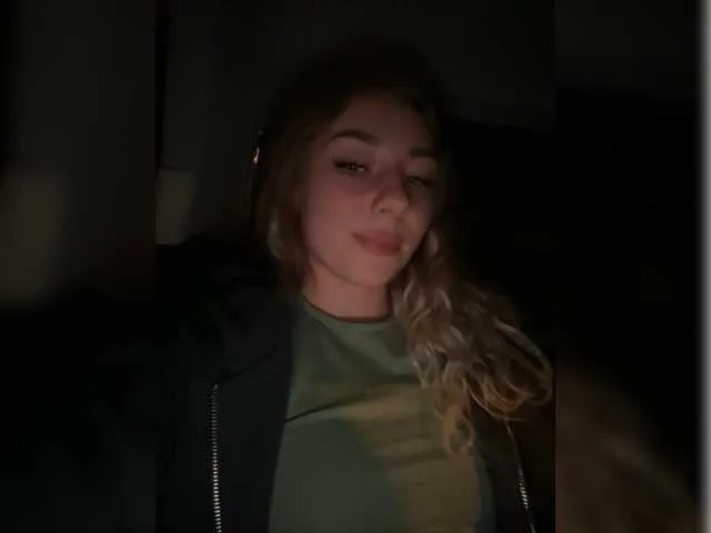 Live sex webcam photo for Janchi- #277732054
