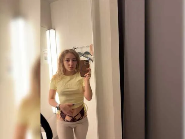 Live sex webcam photo for Janchi- #277751466