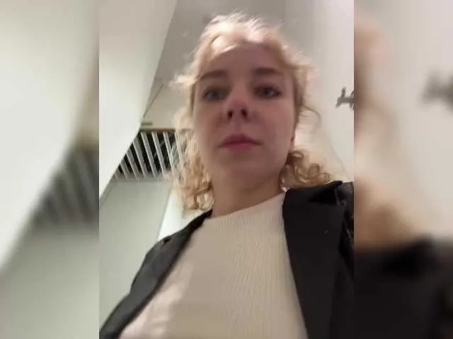 Live sex webcam photo for Janchi- #291327351