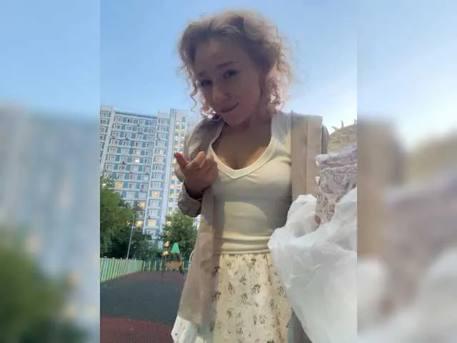 Live sex webcam photo for Janchi- #291544528