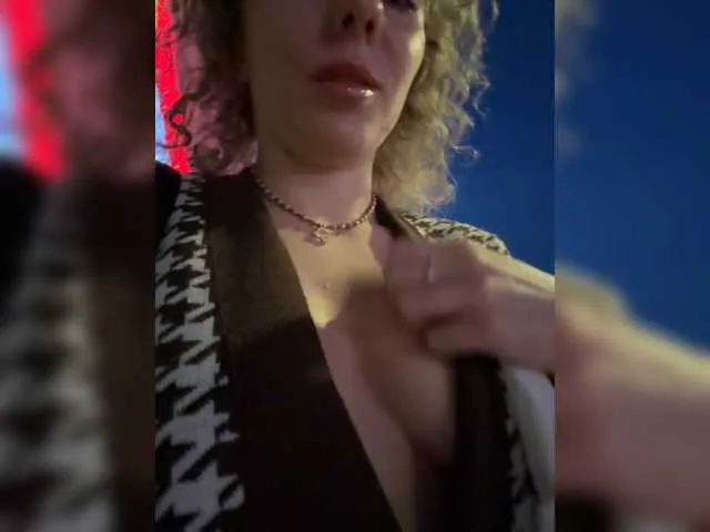 Live sex webcam photo for Janchi- #291630979