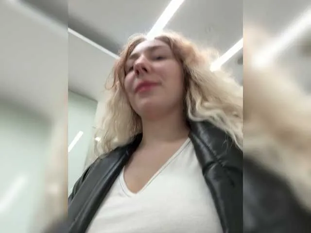 Live sex webcam photo for Janchi- #292283712