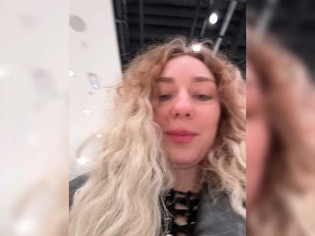 Live sex webcam photo for Janchi- #292297346