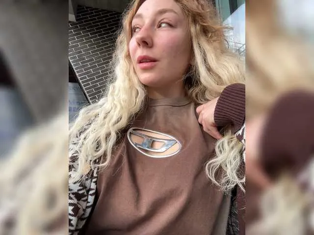 Live sex webcam photo for Janchi- #292383262