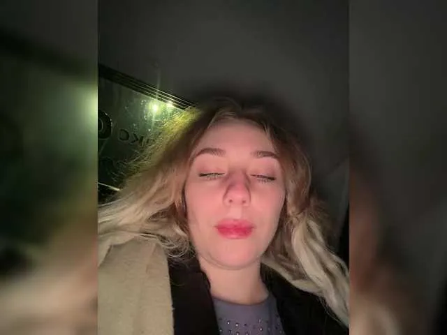 Live sex webcam photo for Janchi- #292471392