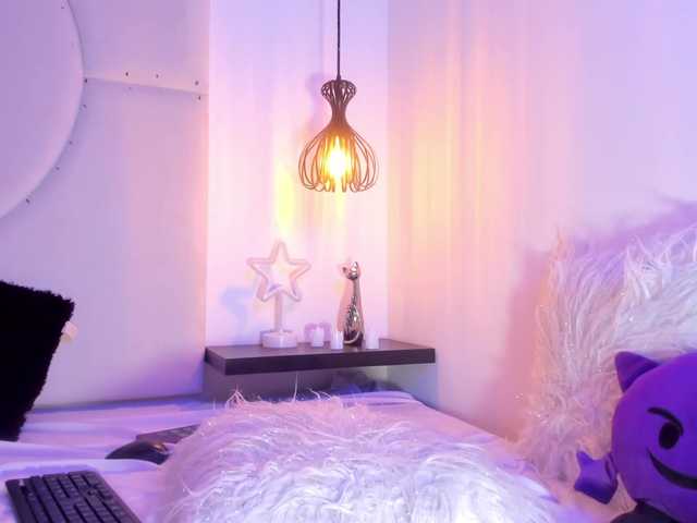 Live sex webcam photo for Jane-Travis #271935457