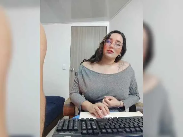 Live sex webcam photo for Janeandpaul1 #290338262