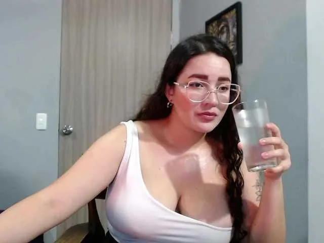 Live sex webcam photo for Janeandpaul1 #291176614