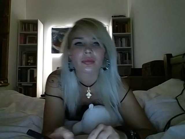 Live sex webcam photo for JanelleJarre #276067671