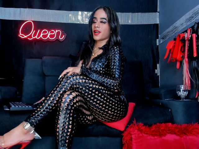 Live sex webcam photo for JanesQueen #277837884