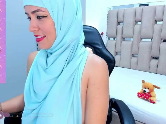 Live sex webcam photo for JannaLove- #277505367