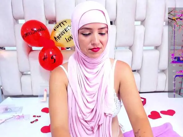 Live sex webcam photo for JannaLove- #278033241