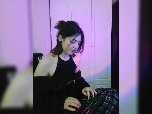 Live sex webcam photo for JanniiSay #277812104