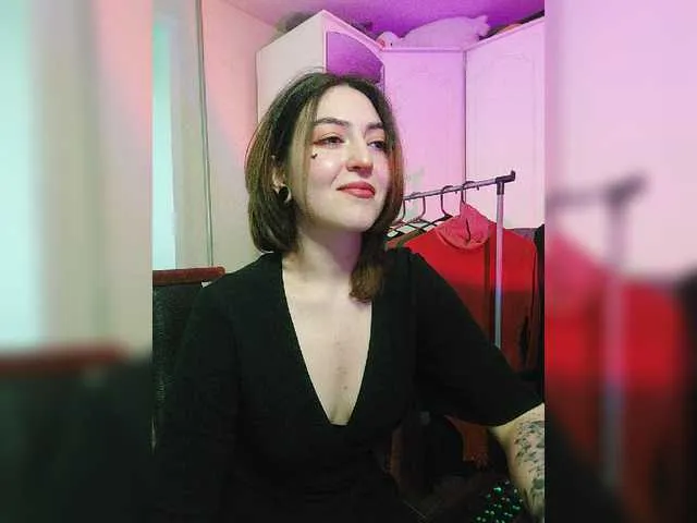 Live sex webcam photo for JanniiSay #277868059