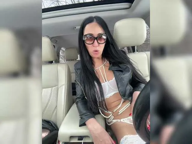 Live sex webcam photo for Janochka666 #290535244