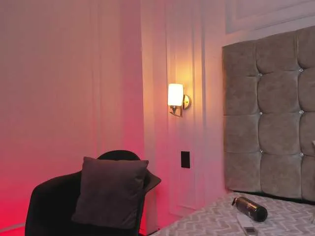 Live sex webcam photo for JasmineRoss #291773497