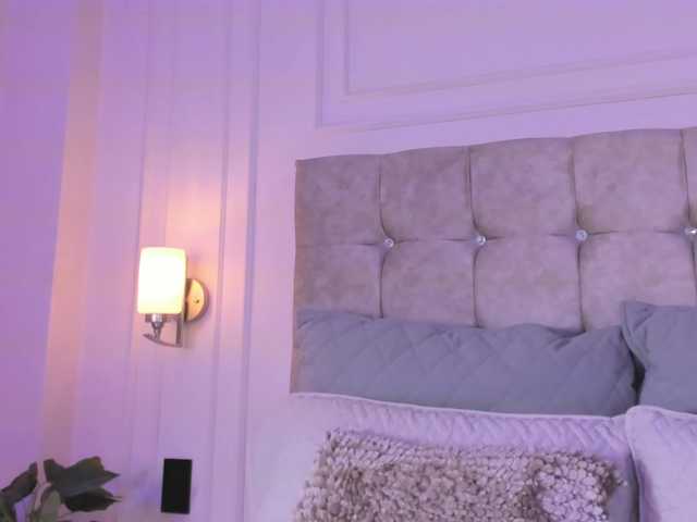 Live sex webcam photo for JasmineRoss #292279212