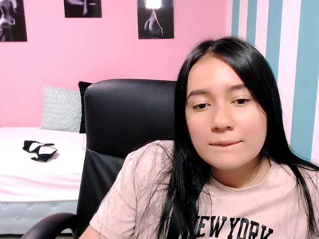 Live sex webcam photo for Jasminee-love #272709656