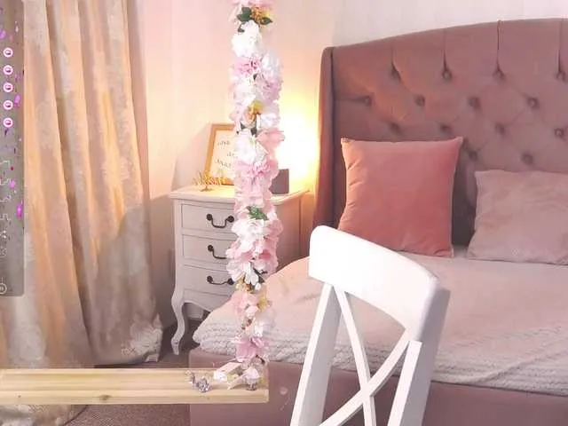 Live sex webcam photo for JassyeJoy #277273509
