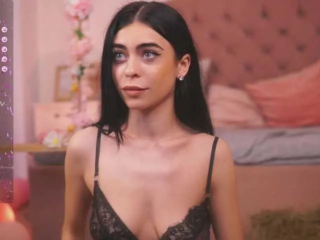 Live sex webcam photo for JassyeJoy #277895070
