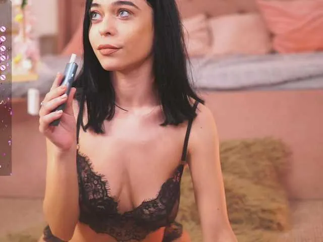 Live sex webcam photo for JassyeJoy #277984369