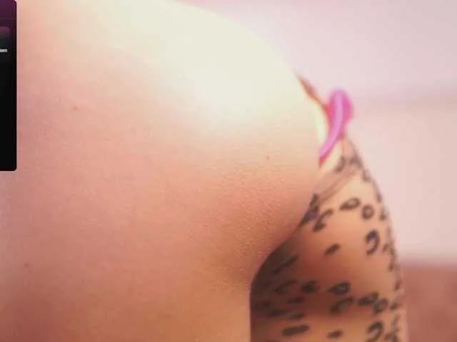 Live sex webcam photo for JassyeJoy #278087300