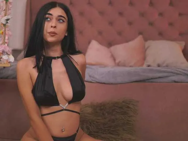 Live sex webcam photo for JassyeJoy #278300614
