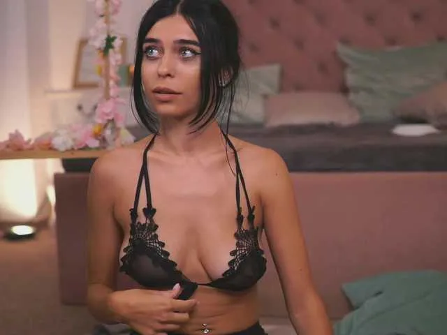 Live sex webcam photo for JassyeJoy #290007199