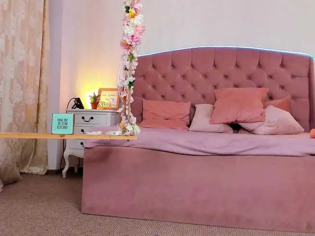 Live sex webcam photo for JassyeJoy #290290824