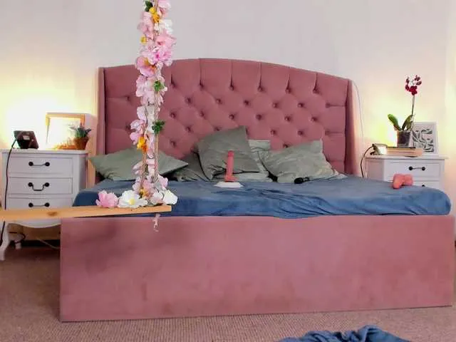 Live sex webcam photo for JassyeJoy #291003051