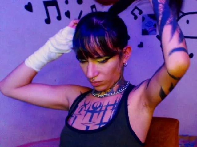 Live sex webcam photo for JazmiiWolf #276475789