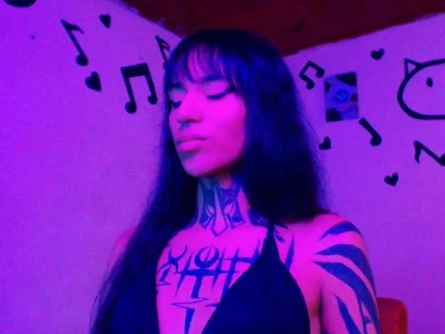 Live sex webcam photo for JazmiiWolf #276676933