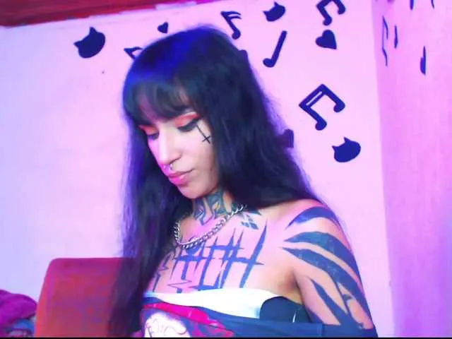 Live sex webcam photo for JazmiiWolf #276825700