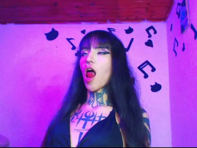 Live sex webcam photo for JazmiiWolf #276852698