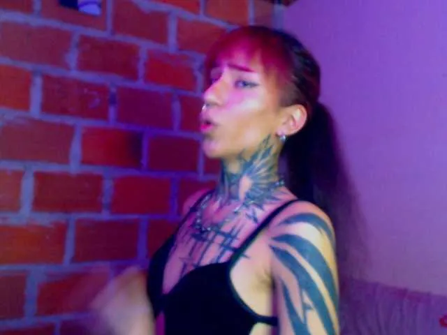 Live sex webcam photo for JazmiiWolf #277451380