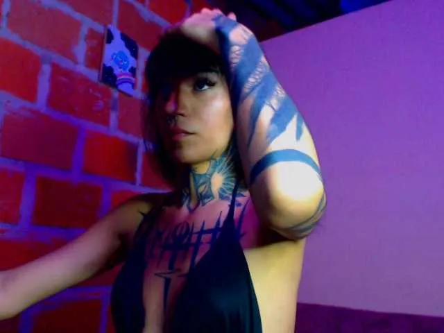 Live sex webcam photo for JazmiiWolf #277655776