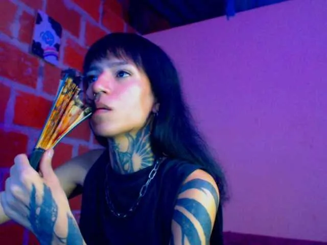 Live sex webcam photo for JazmiiWolf #277725976