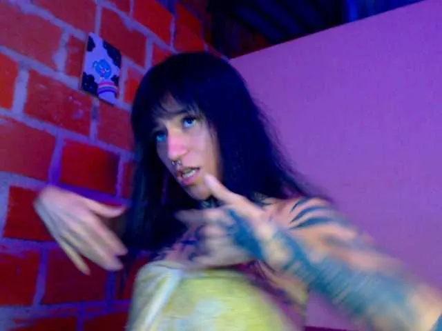 Live sex webcam photo for JazmiiWolf #277760871