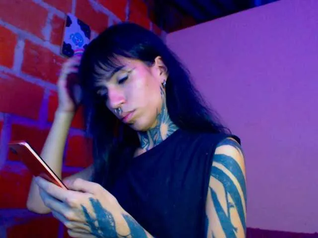 Live sex webcam photo for JazmiiWolf #277762693