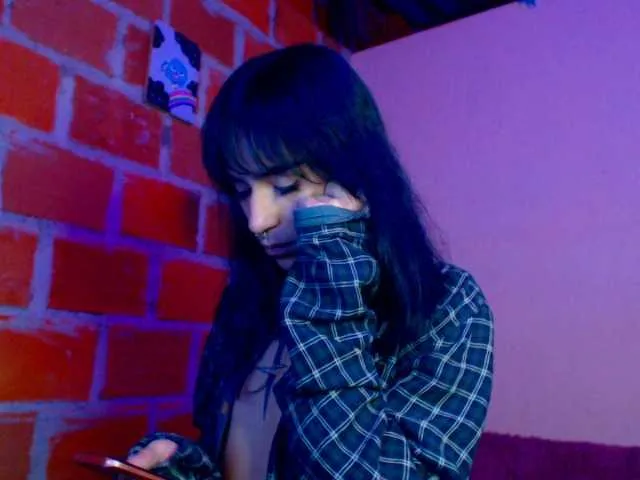 Live sex webcam photo for JazmiiWolf #277774836