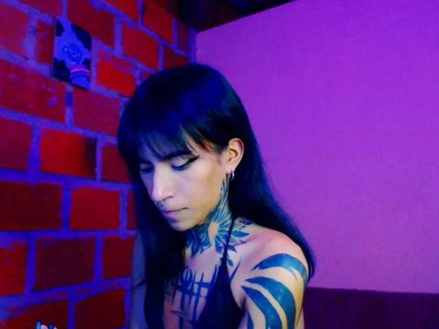 Live sex webcam photo for JazmiiWolf #277788762