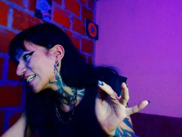 Live sex webcam photo for JazmiiWolf #277795708