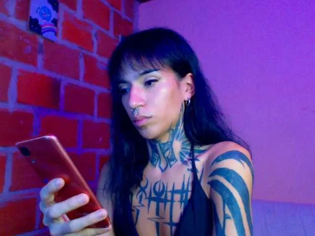 Live sex webcam photo for JazmiiWolf #277848313