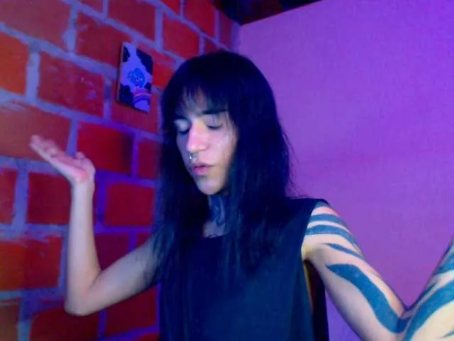 Live sex webcam photo for JazmiiWolf #277870655