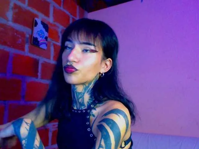 Live sex webcam photo for JazmiiWolf #277877379