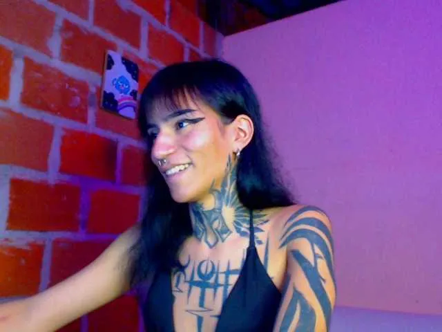 Live sex webcam photo for JazmiiWolf #277936017