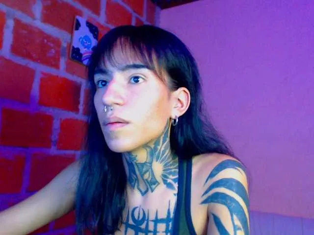 Live sex webcam photo for JazmiiWolf #277963034