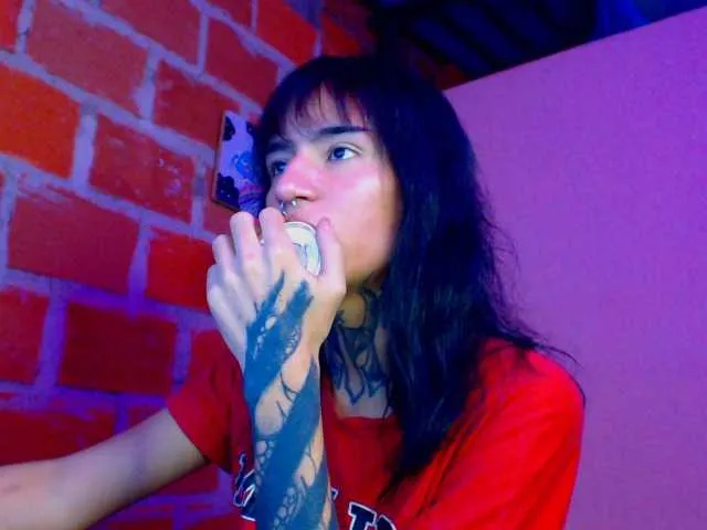 Live sex webcam photo for JazmiiWolf #277968004