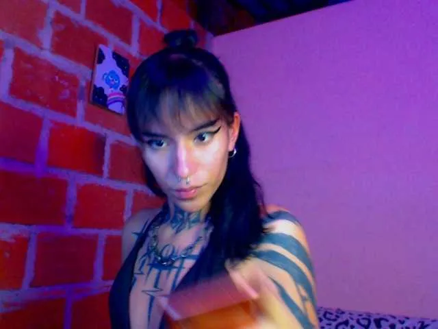 Live sex webcam photo for JazmiiWolf #277994733