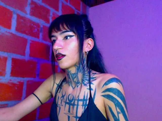 Live sex webcam photo for JazmiiWolf #278059206